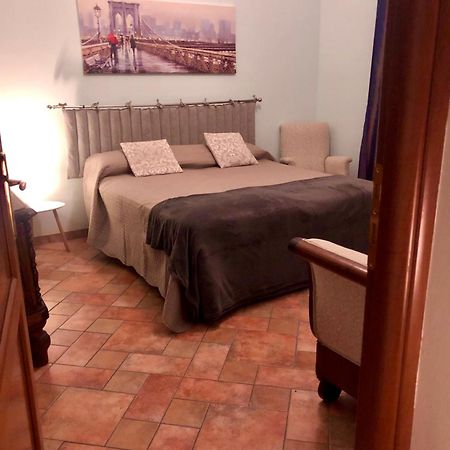 Camera Matrimoniale Privata Con Bagno Interno แวร์เชลลี ภายนอก รูปภาพ