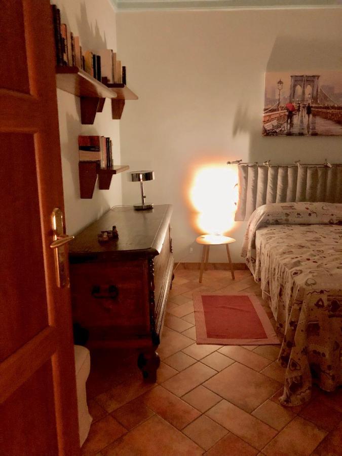 Camera Matrimoniale Privata Con Bagno Interno แวร์เชลลี ภายนอก รูปภาพ